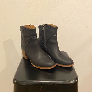 UGG Black leather ankle booties w/block heel